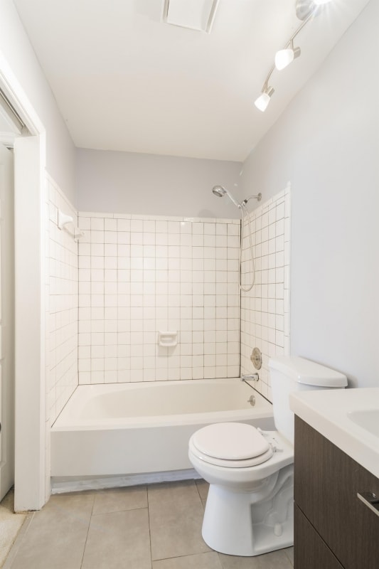 Building Photo - 7812 Renaissance Ct