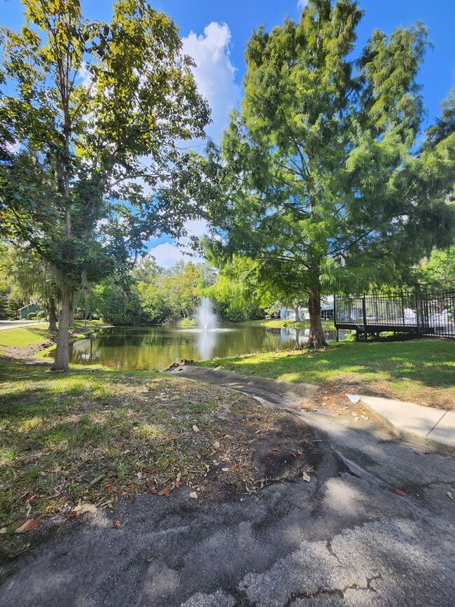 Building Photo - Move in Ready in NW Gainesville!