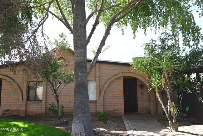 Primary Photo - 3066 N 32nd St