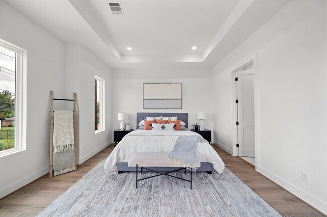 Building Photo - 406 E 33rd St