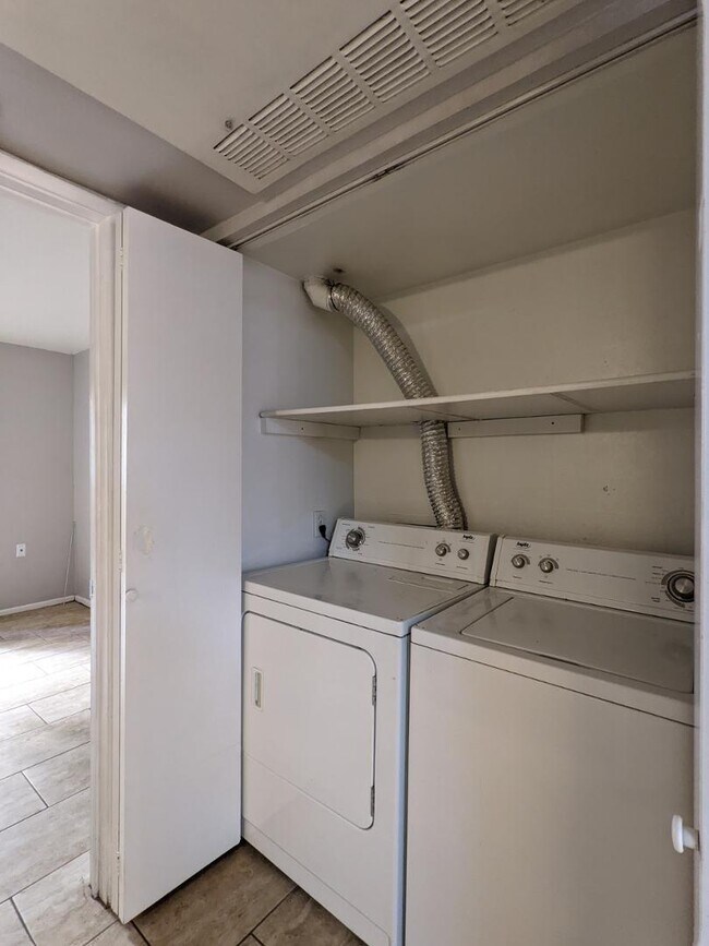 Building Photo - 12221 W Bell Rd