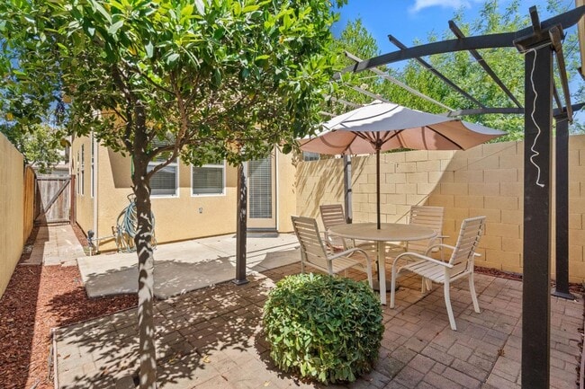 Building Photo - Newly Built 4/2.5 in Northwest Fresno Gate...