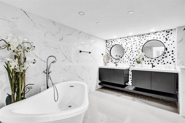 Building Photo - 2751 S Ocean Dr