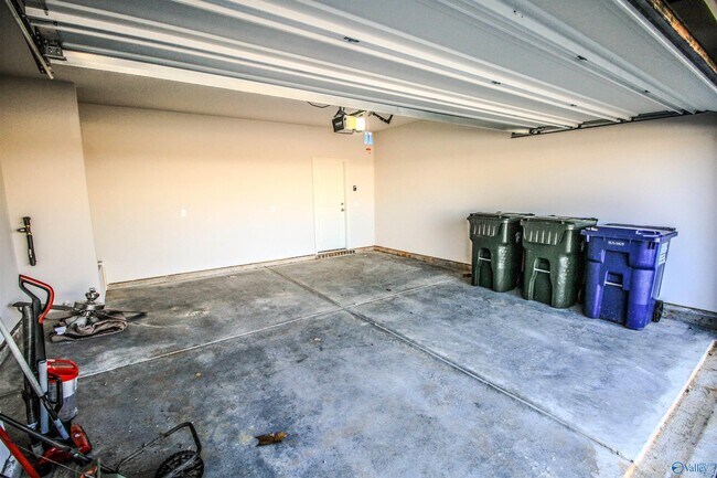 Building Photo - 167 Maple Spg Trl