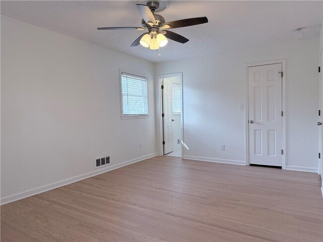 Building Photo - 1863 Mt Vernon Rd