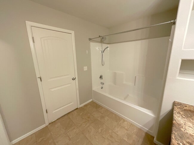 Building Photo - 3 Bedroom Townhome Available Near Barnes Rd & Peterson Rd!