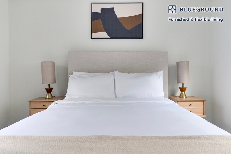 Building Photo - 201 E 4th St