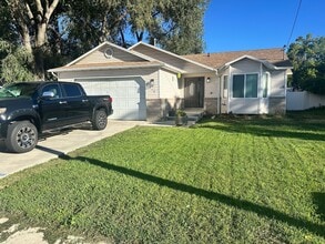 Building Photo - Beautiful Home For Rent!