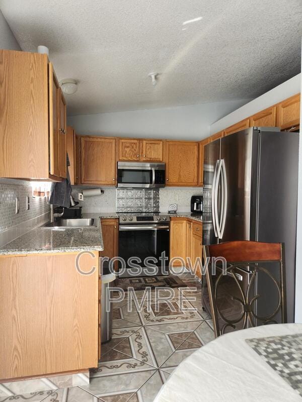 Building Photo - 1124 E 25th St