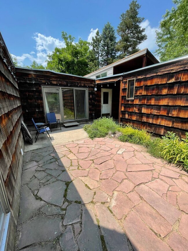 Building Photo - Lovely 3 BED / 2 BATH family home in Parkside neighborhood!