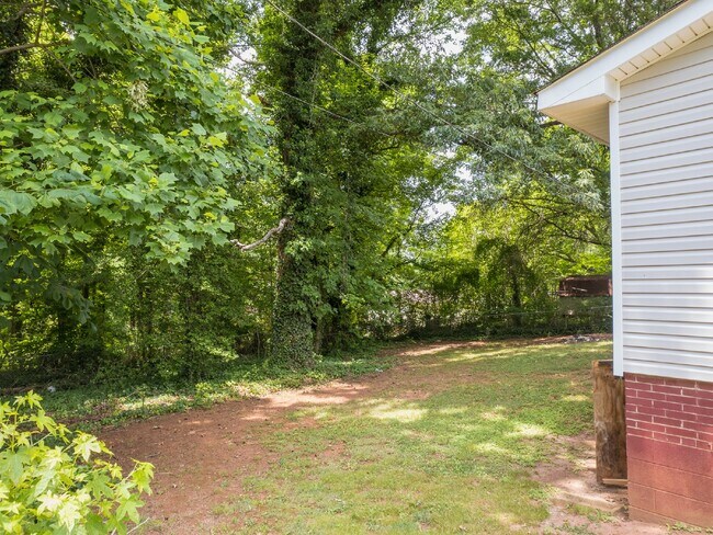 Building Photo - "Charming 3-Bedroom Retreat in Kings Mountain - Cozy 1050 sqft Home!"