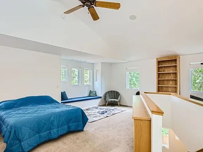 Building Photo - Fully Furnished Beautiful, 3 bedroom/2.5 F...