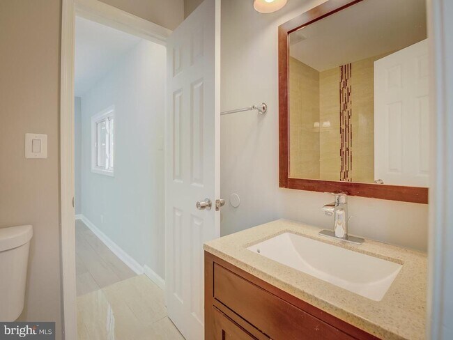 Building Photo - 6812 Landor Ln