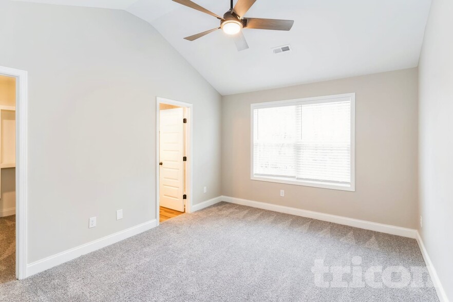 Building Photo - 341 Green Hills Dr