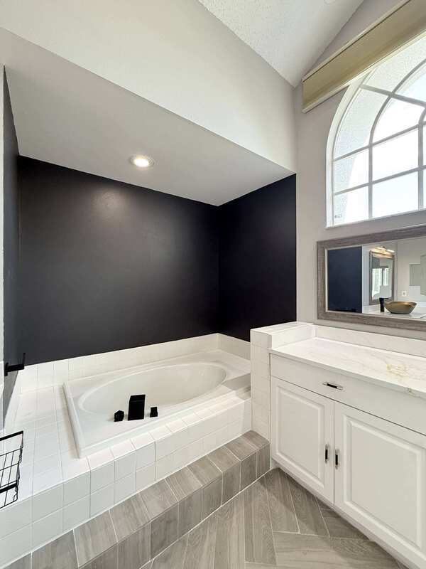 Building Photo - 1347 Overland Dr