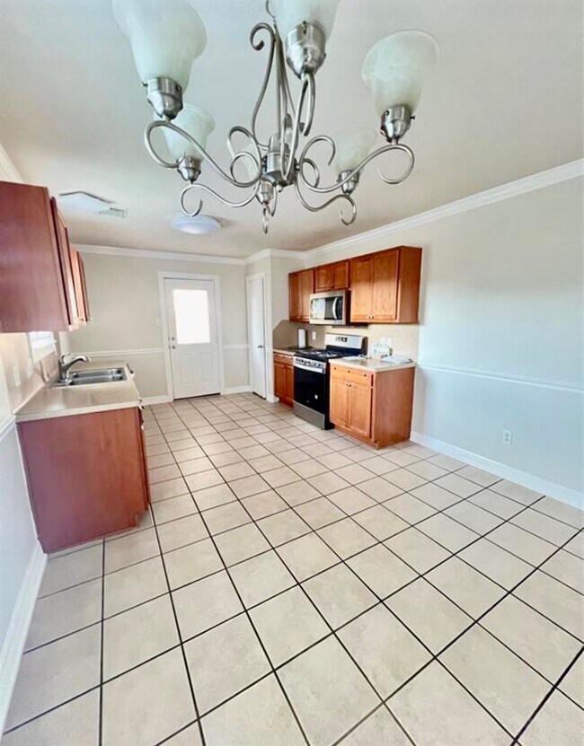 Building Photo - 1614 York Creek Dr