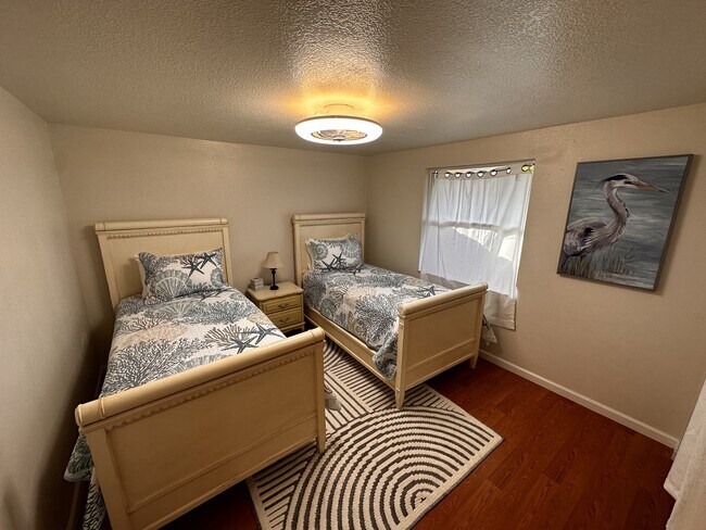 Building Photo - 1129 Riviera St