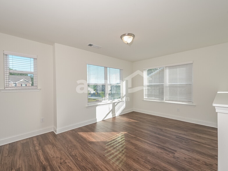 Building Photo - 2018 Beaver Farm Ln