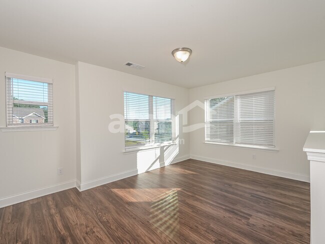 Building Photo - 2018 The Ln NE
