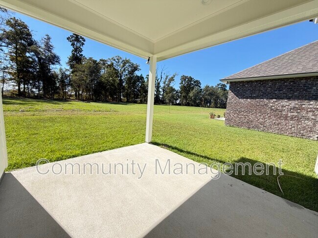 Building Photo - 3696 Waterbury Ave