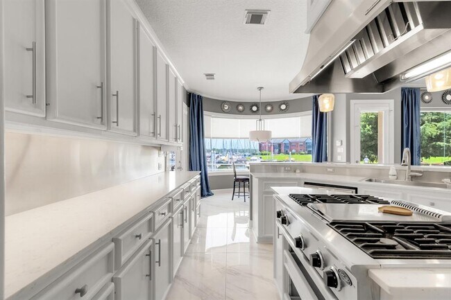 Building Photo - 305 Harborside Cir