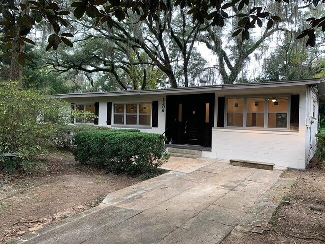 Building Photo - 2306 Pontiac Dr