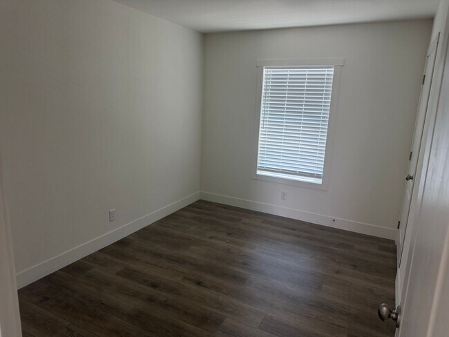 Building Photo - 5030 Denning St