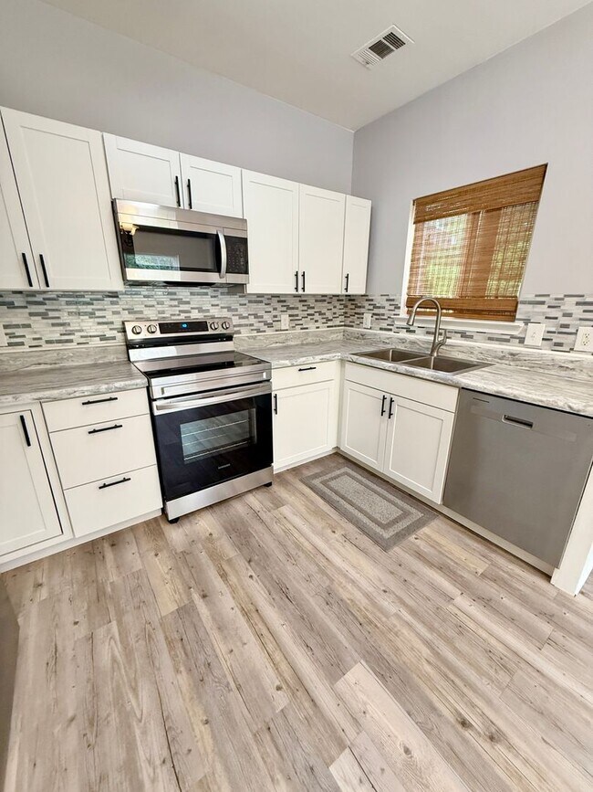 Building Photo - Convenience Meets Privacy – Updated 2BR Condo Minutes from Marina & Shopping! $1600/mo
