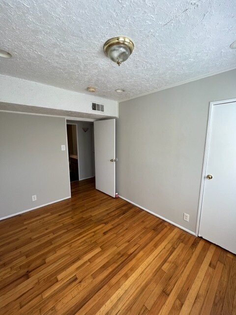 Building Photo - 2344 S Keystone Ave