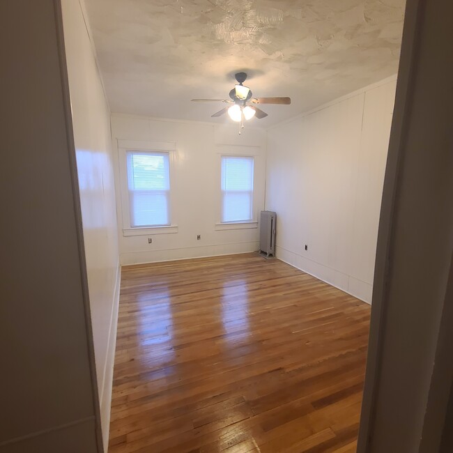 Living Room - 1001 Wheeler Ave