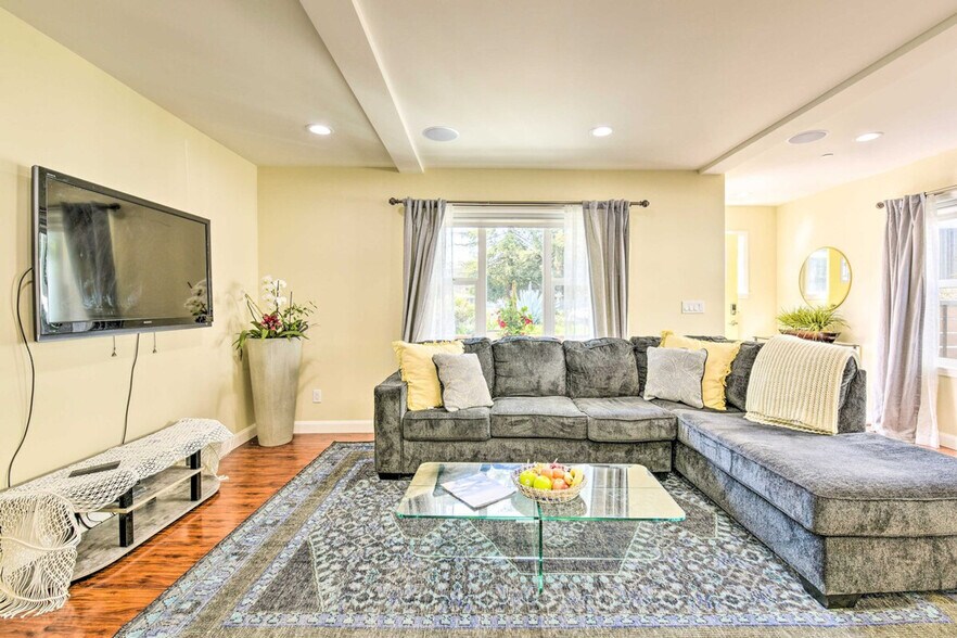 Primary Photo - 532 52nd St