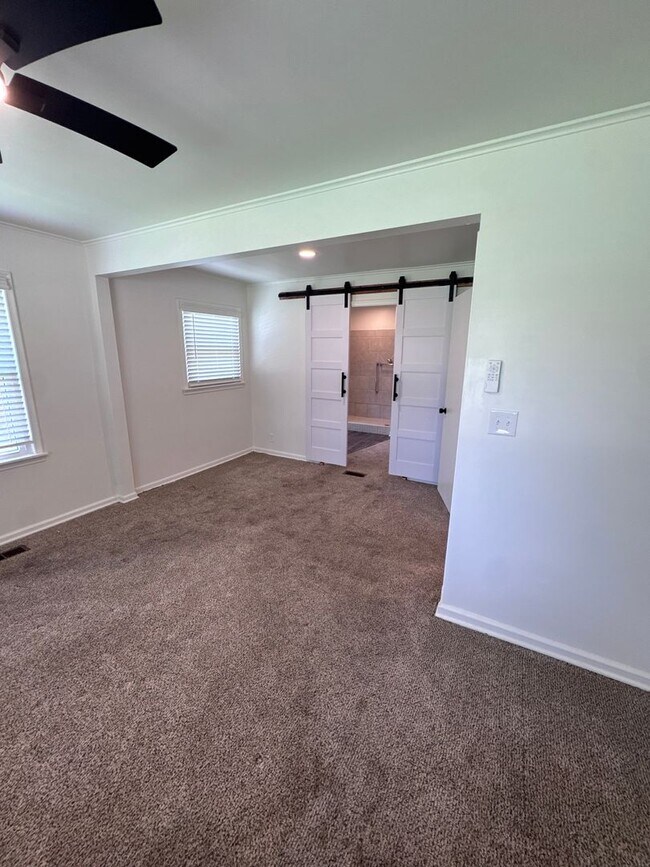 Building Photo - Midtown Charmer 2 Bed 2 Bath! Gorgeous Updates!