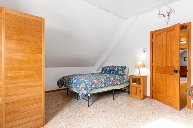 Building Photo - Spacious 4-Bedroom Home in the Heart of Sh...