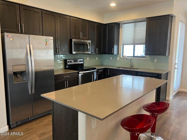 Building Photo - 2090 S Dorsey Ln