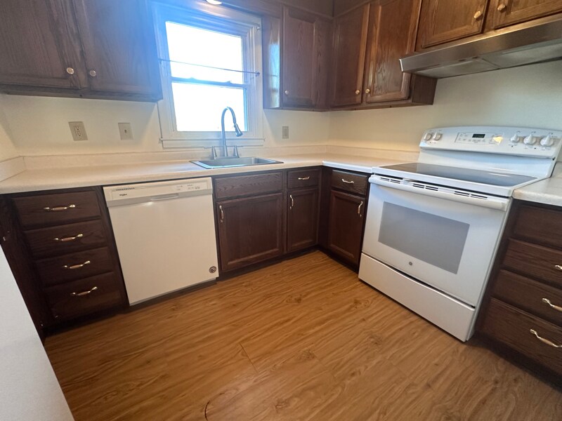 Building Photo - 8506 Izard St