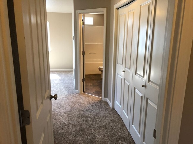 Building Photo - Newer 4 bed 2.5 bath duplex