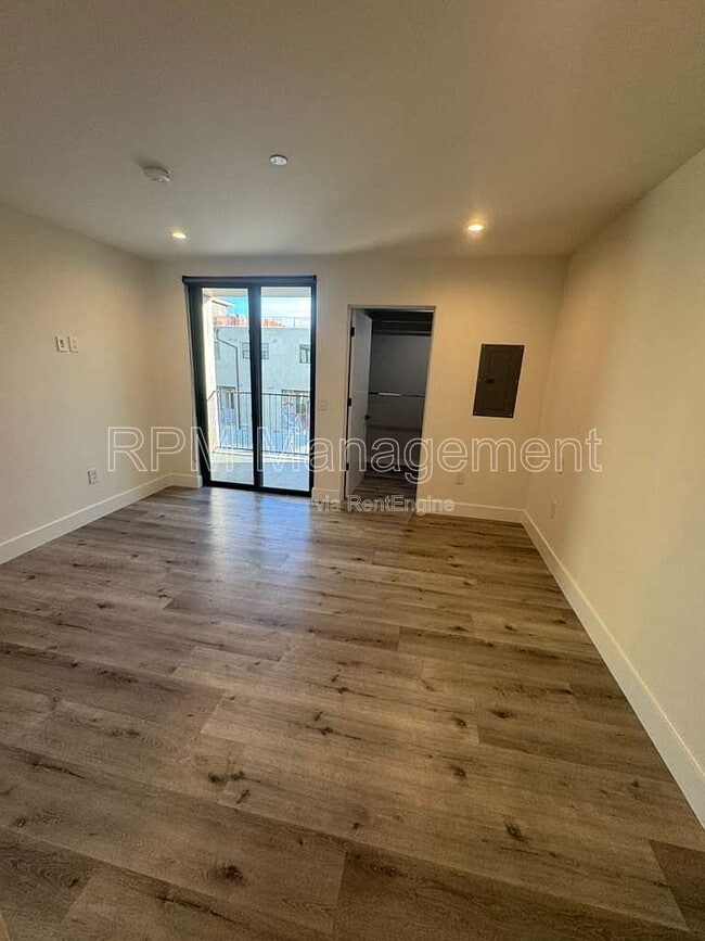 Building Photo - 5923 Laurel Canyon Blvd