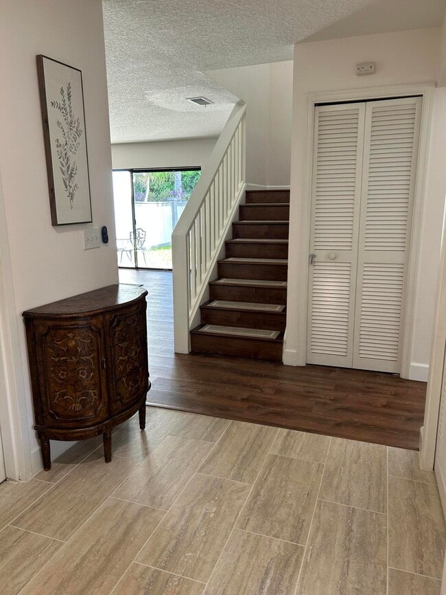 Building Photo - 13383 Bedford Mews Ct