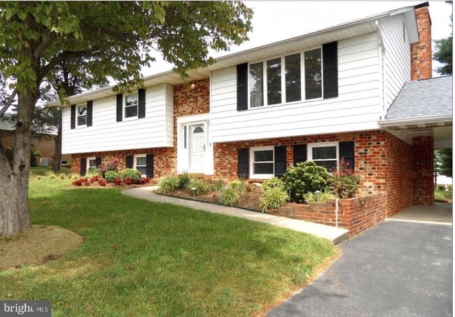 Building Photo - 9400 Tiller Dr