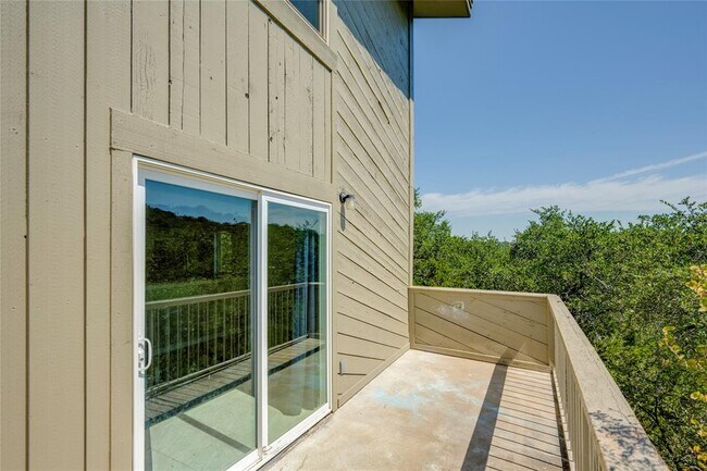 Building Photo - 801 Grassy Knoll