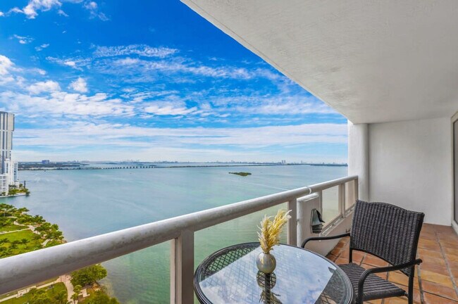 Building Photo - 1717 N Bayshore Dr