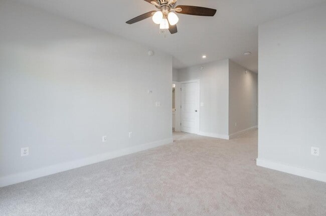 Building Photo - 2618 Lassen Dr