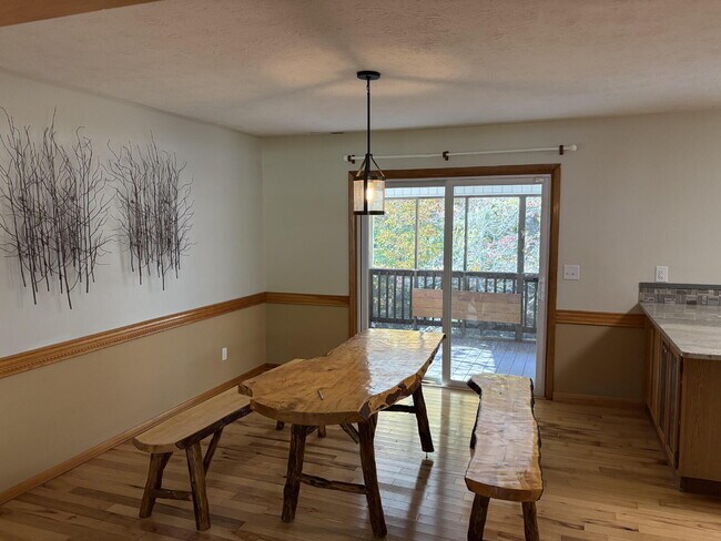 Building Photo - Great Family Home for Rent in Henderson Co...