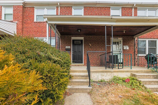 Building Photo - 3 BR 1-1/2 Baths MUST SEE- ACCEPTING HOSUING VOUCHERS!