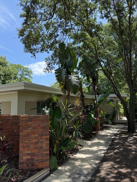 Building Photo - 421 S Hyer Ave