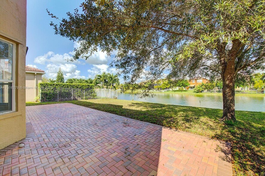 Building Photo - 15711 SW 53rd Ct