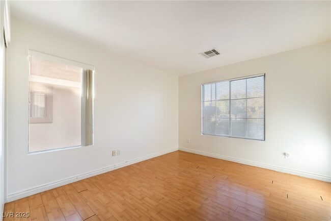 Building Photo - 11000 Vallerosa St