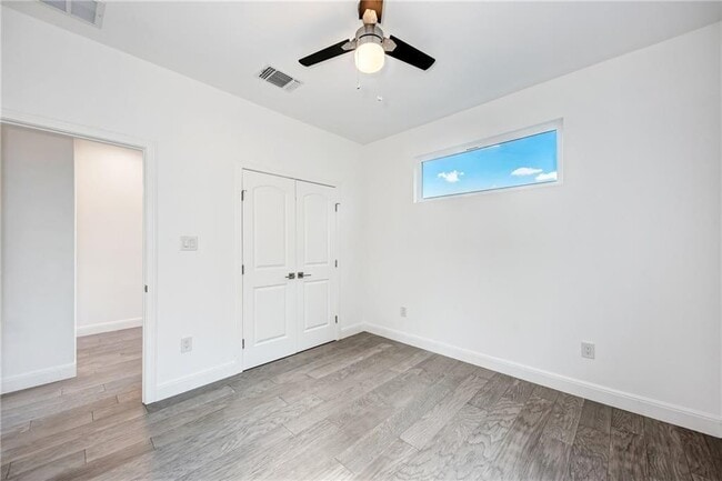 Building Photo - 6111 Begonia Cir