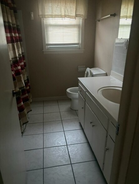 Building Photo - 1084 E Santa Fe St