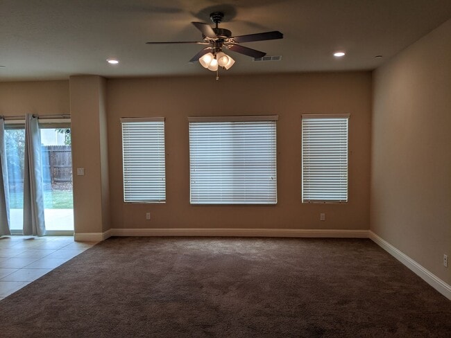 Building Photo - Newer construction home with open floor plan and nice upgrades. Clovis unified schools.